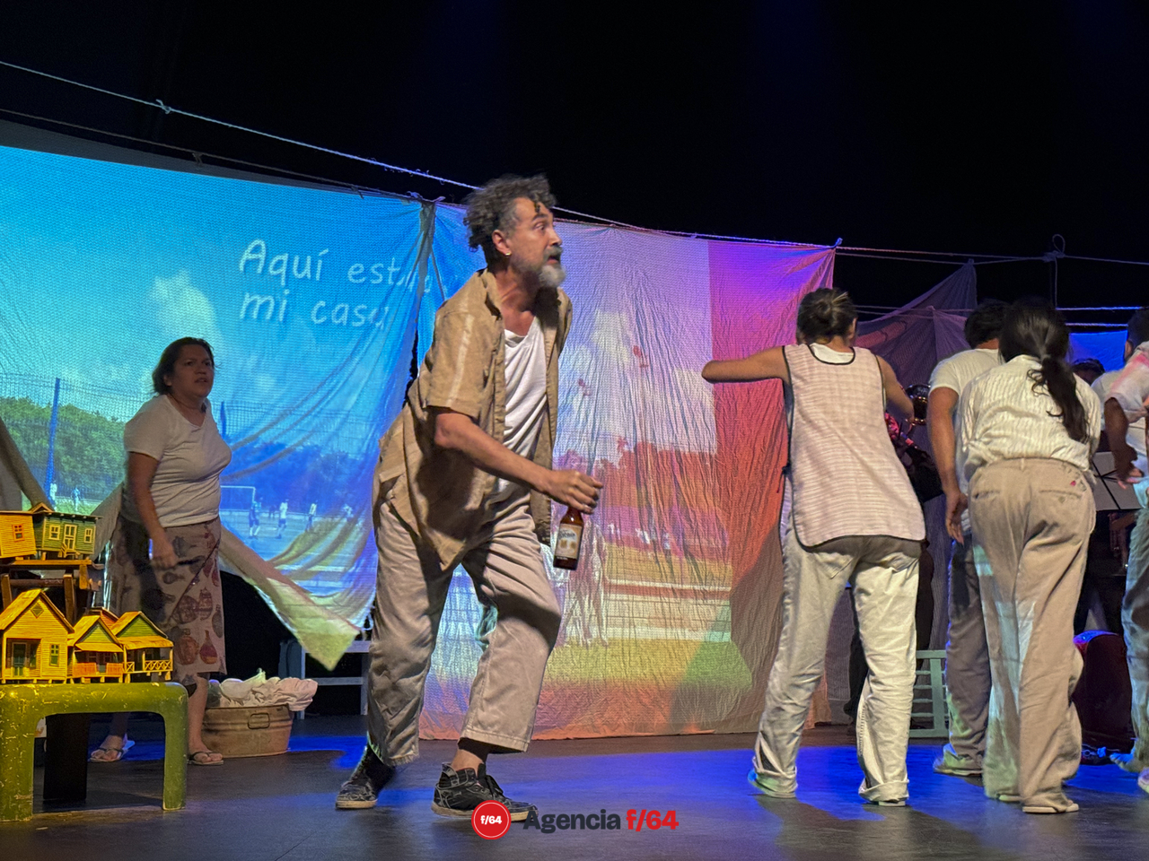 Muy cerca del mar. Instante 1: El Peri.
Dosce la Compañía. 
Teatro Vivian  Blumentel.
43 Muestra Nacional de Teatro
Guadalajara, Jalisco.
