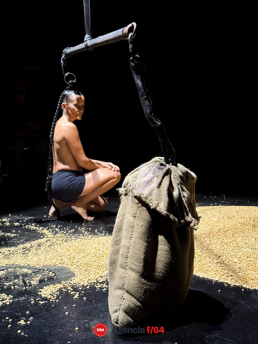 Variaciones sobre el café. 
Mermejita / Plataforma Bordes Escénicos.
Teatro Alarife Martín Casillas.
43 Muestra Nacional de Teatro
Guadalajara, Jalisco.