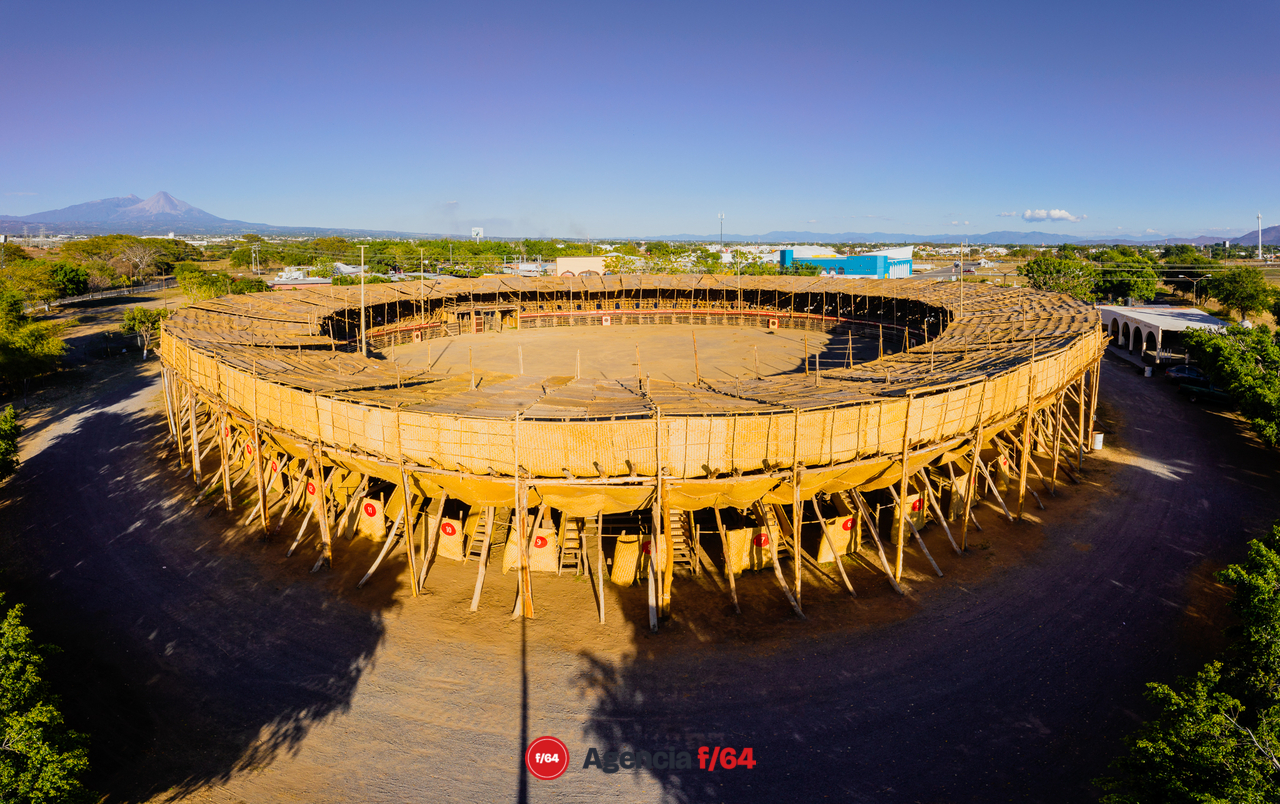 Monumental Plaza de Toros "La Petatera" terminada.