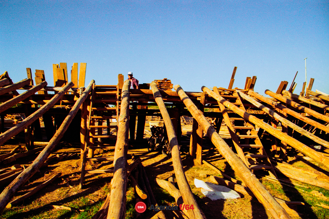 Construcción de graderíos.