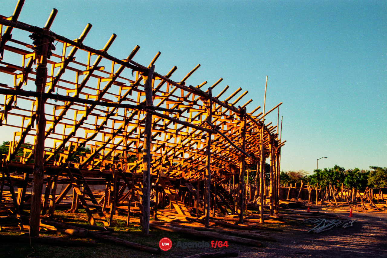 Estructura de palos y orcones.
