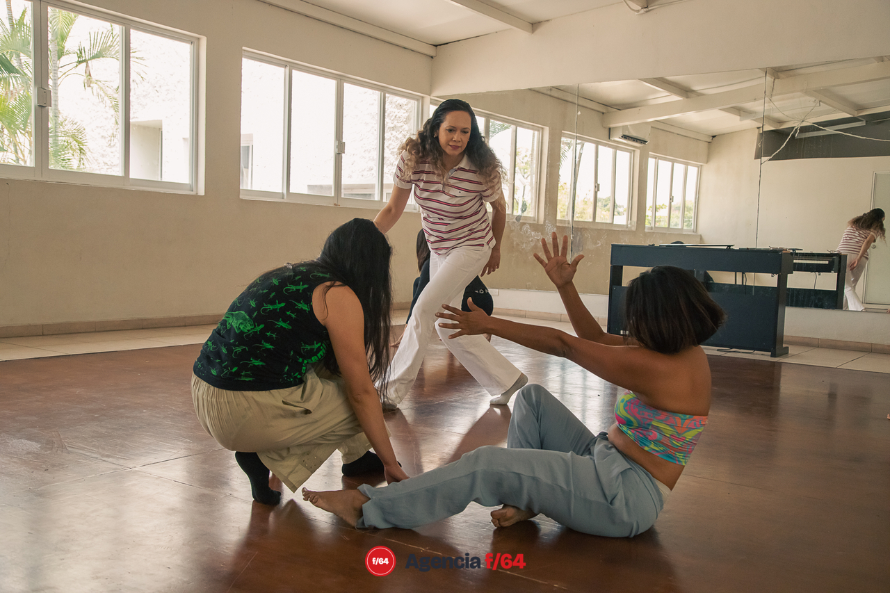 Janet Pinela imparte taller Teatro para Mujeres.
CULTZI (Gestora cultural).
Casa de la Cultura Colima.