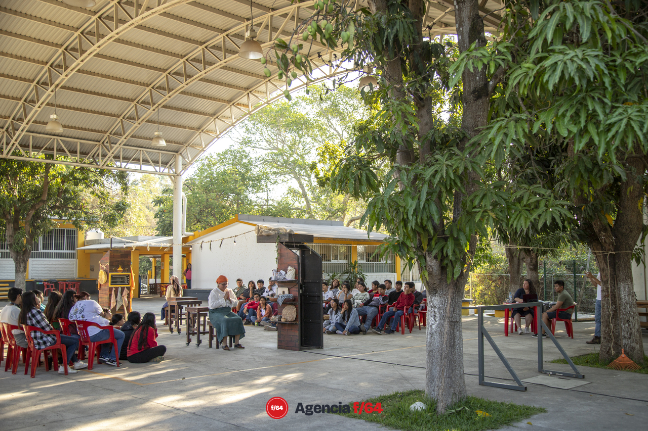 Pan de Atardecer.
Caracol Colectivo Escénico.
Bachillerato 32. Suchitlán.
Proyecto beneficiado por el Programa Fomento a Proyectos Culturales y Coinversiones (FPCC), emisión 2022
