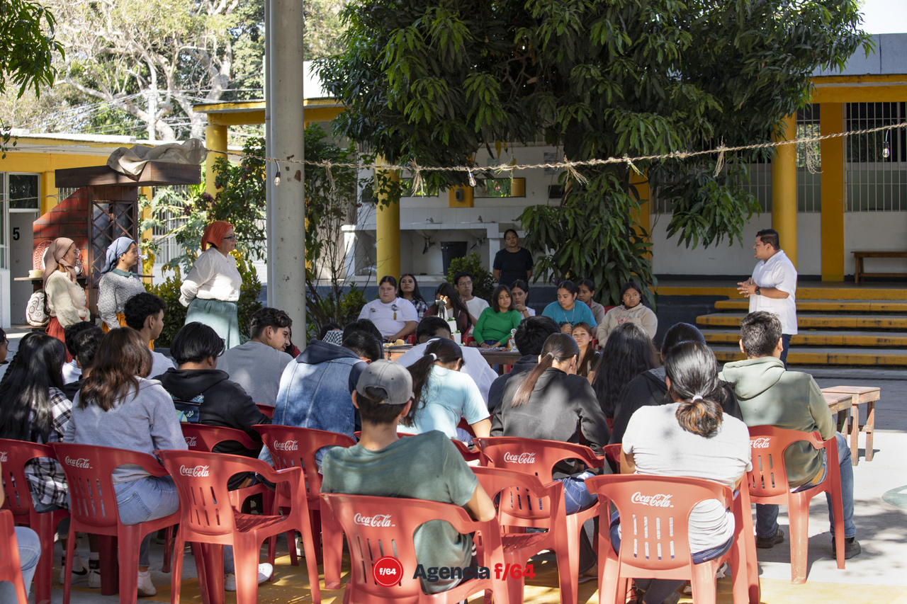 Pan de Atardecer.
Caracol Colectivo Escénico.
Bachillerato 32. Suchitlán.
Proyecto beneficiado por el Programa Fomento a Proyectos Culturales y Coinversiones (FPCC), emisión 2022