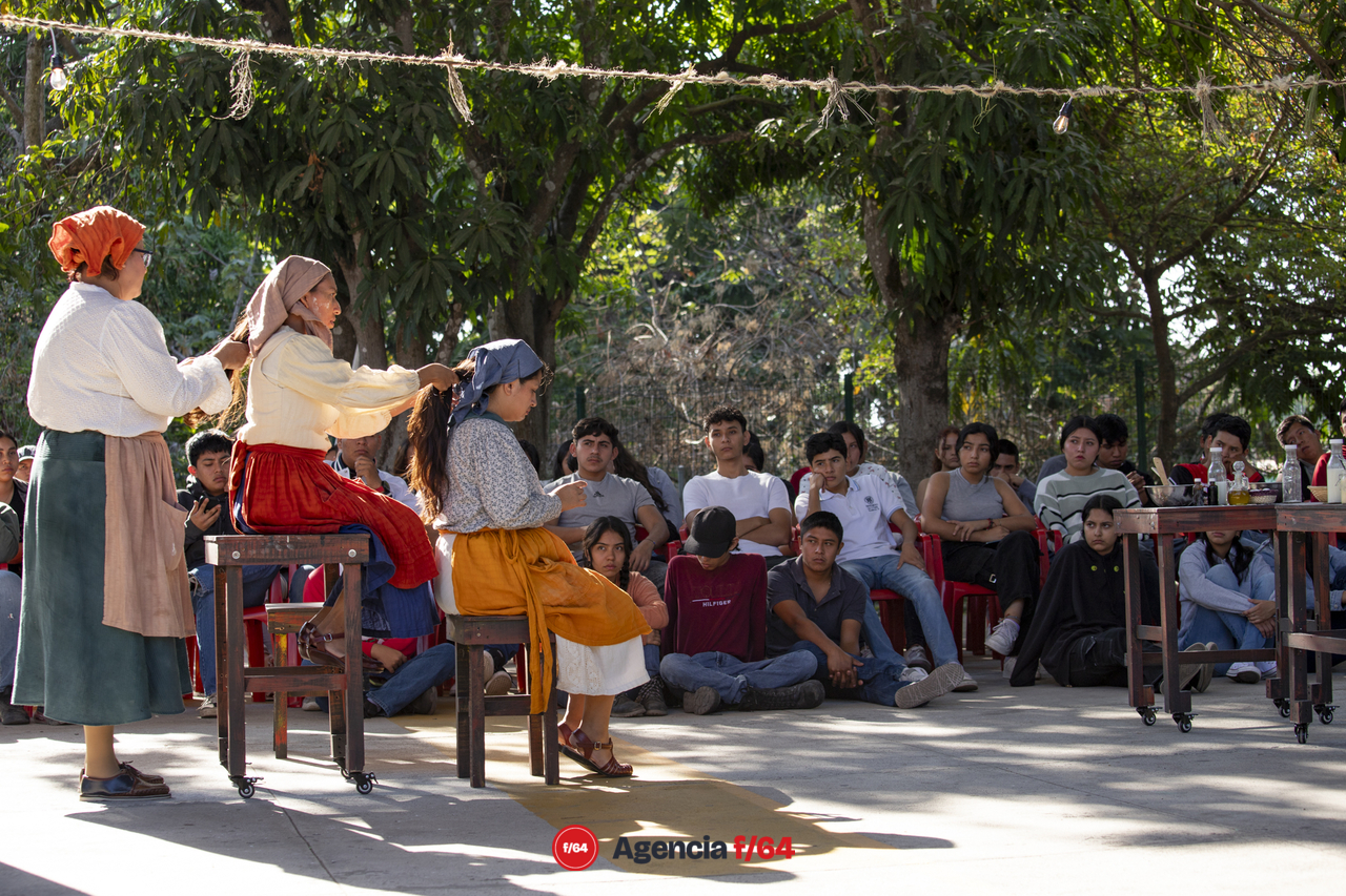 Pan de Atardecer.
Caracol Colectivo Escénico.
Bachillerato 32. Suchitlán.
Proyecto beneficiado por el Programa Fomento a Proyectos Culturales y Coinversiones (FPCC), emisión 2022