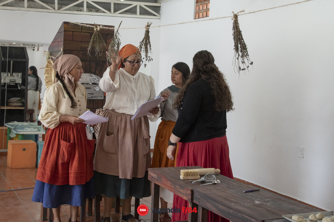 Pan de Atardecer.
Karelia Amezcua, Nury Sandoval y Aurora Rangel.
Dirección y Dramaturgia, Michelle Guerra.
Caracol Colectivo Escénico
Colima.