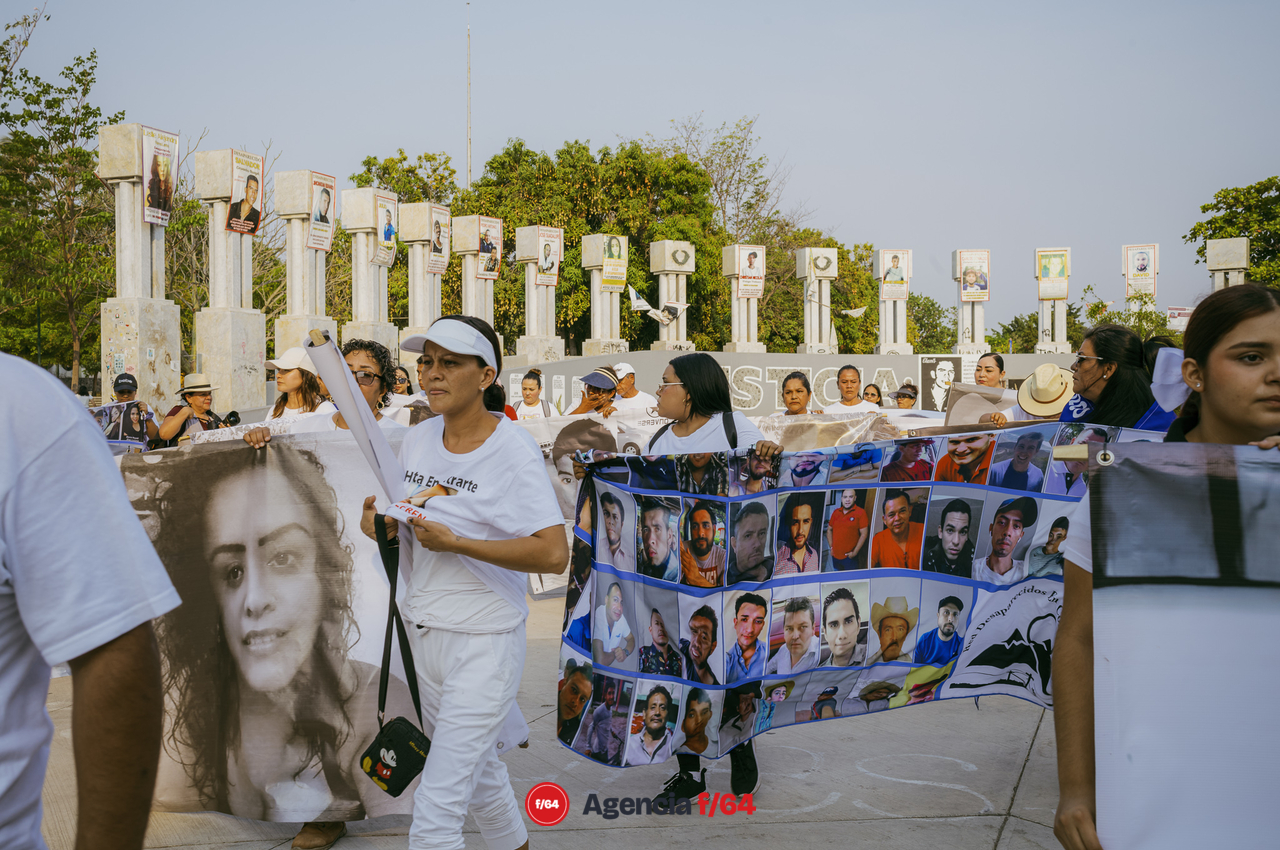Como cada 10 de mayo, desde hace ya algunos años, las madres y familiares de personas desaparecidas salieron a marchar desde la Plaza de las y los desaparecidos en Av. Gral. Pedro Galván, hacia el jardín Libertad, en el primer cuadro de la capital Colimense.