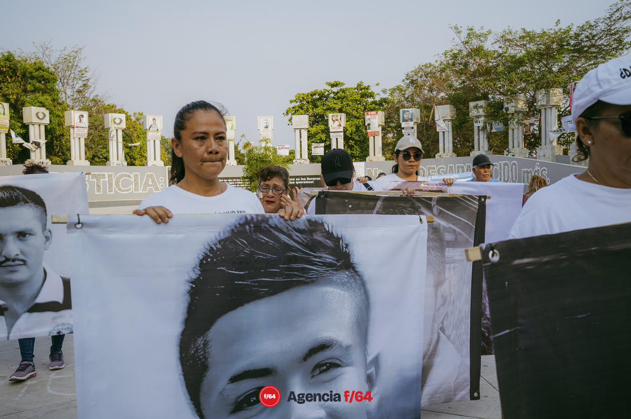 Como cada 10 de mayo, desde hace ya algunos años, las madres y familiares de personas desaparecidas salieron a marchar desde la Plaza de las y los desaparecidos en Av. Gral. Pedro Galván, hacia el jardín Libertad, en el primer cuadro de la capital Colimense.