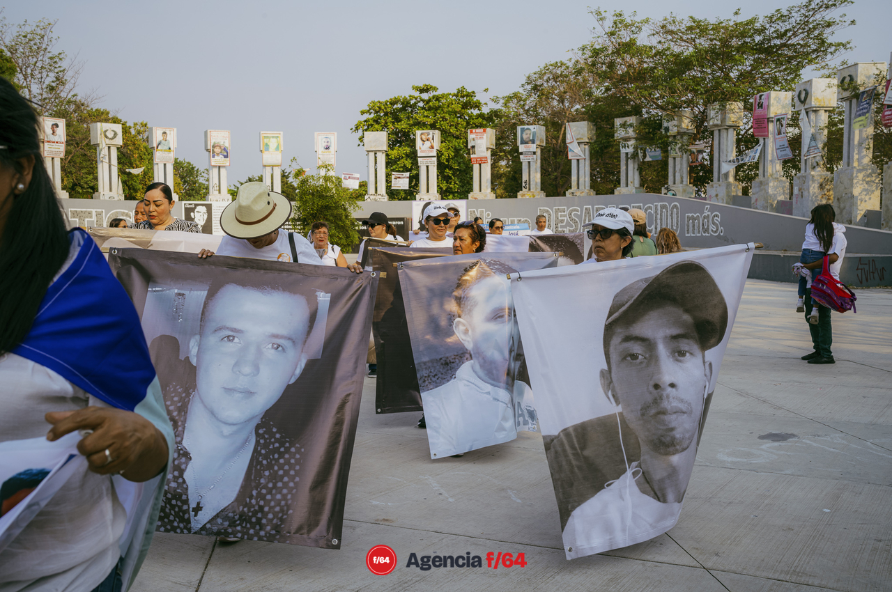 Como cada 10 de mayo, desde hace ya algunos años, las madres y familiares de personas desaparecidas salieron a marchar desde la Plaza de las y los desaparecidos en Av. Gral. Pedro Galván, hacia el jardín Libertad, en el primer cuadro de la capital Colimense.