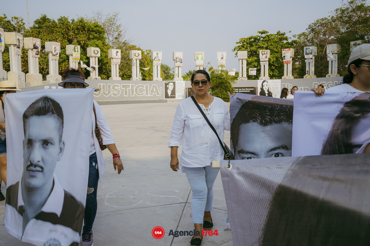 Como cada 10 de mayo, desde hace ya algunos años, las madres y familiares de personas desaparecidas salieron a marchar desde la Plaza de las y los desaparecidos en Av. Gral. Pedro Galván, hacia el jardín Libertad, en el primer cuadro de la capital Colimense.