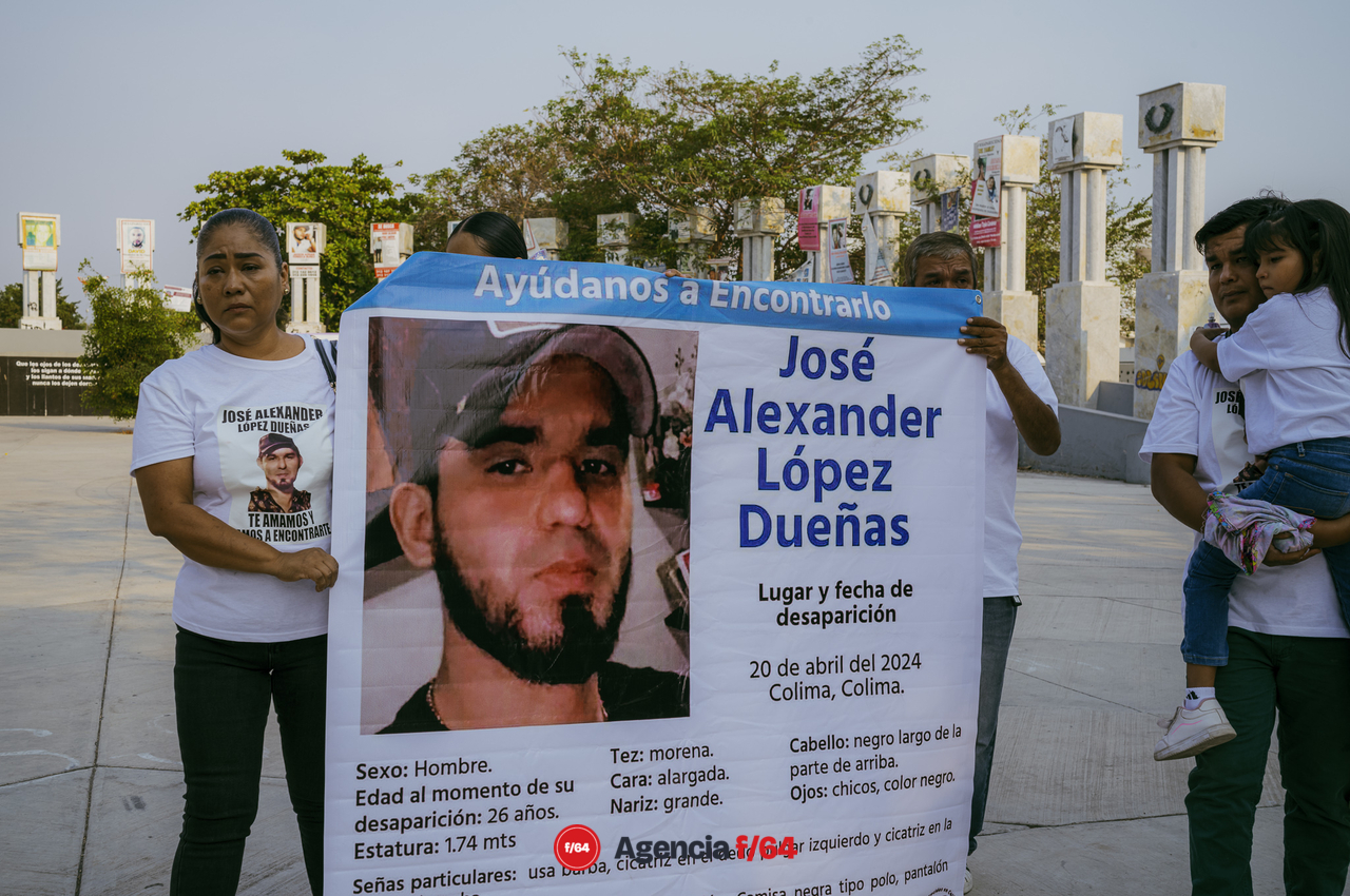 Como cada 10 de mayo, desde hace ya algunos años, las madres y familiares de personas desaparecidas salieron a marchar desde la Plaza de las y los desaparecidos en Av. Gral. Pedro Galván, hacia el jardín Libertad, en el primer cuadro de la capital Colimense.