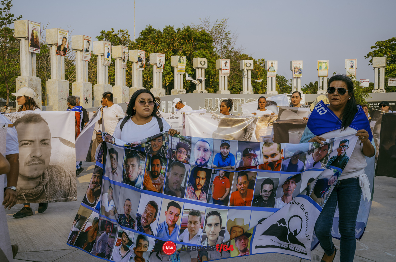 Como cada 10 de mayo, desde hace ya algunos años, las madres y familiares de personas desaparecidas salieron a marchar desde la Plaza de las y los desaparecidos en Av. Gral. Pedro Galván, hacia el jardín Libertad, en el primer cuadro de la capital Colimense.