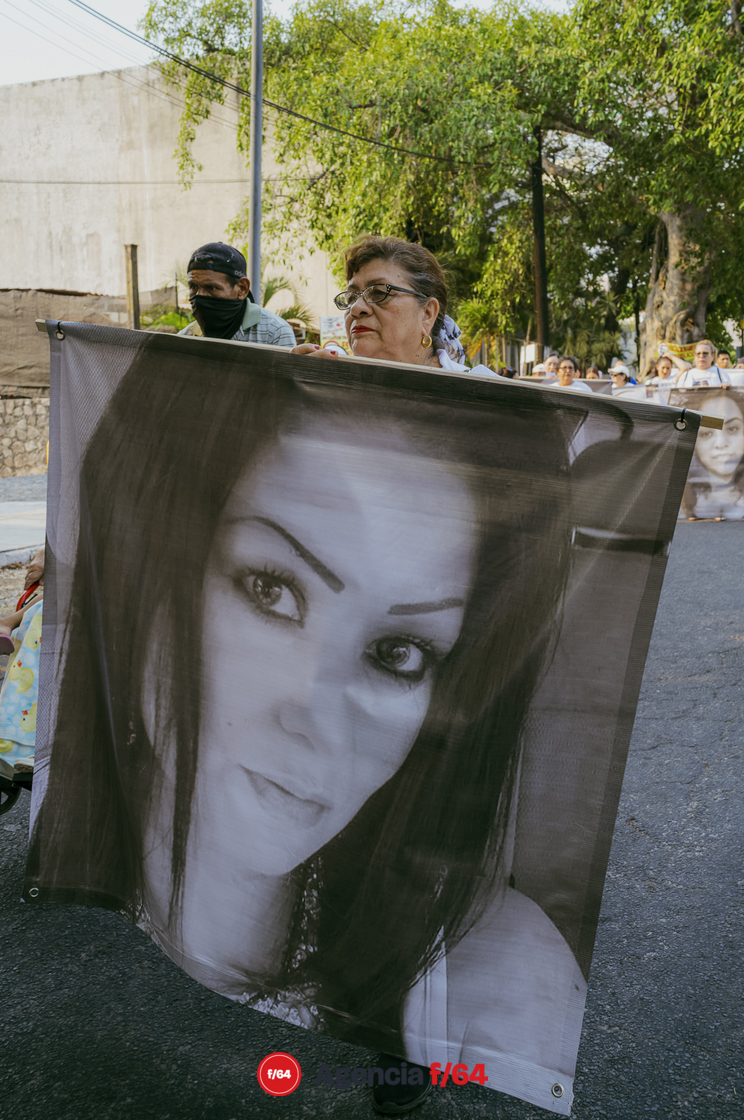 Como cada 10 de mayo, desde hace ya algunos años, las madres y familiares de personas desaparecidas salieron a marchar desde la Plaza de las y los desaparecidos en Av. Gral. Pedro Galván, hacia el jardín Libertad, en el primer cuadro de la capital Colimense.
