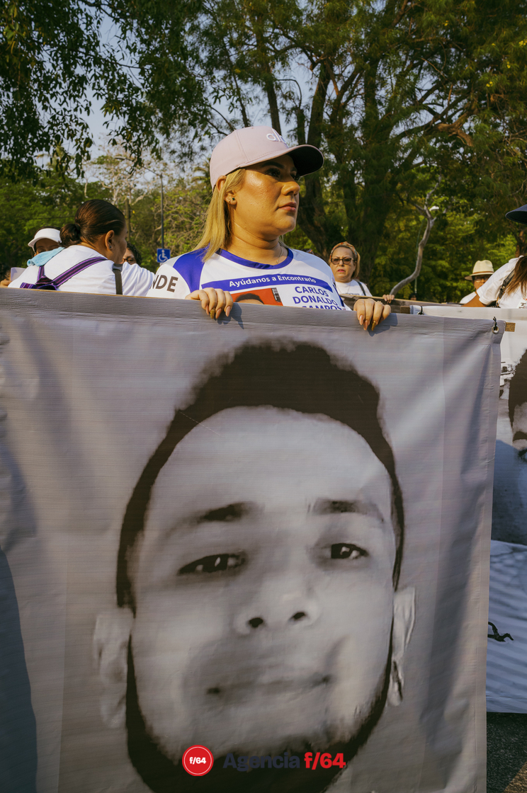 Como cada 10 de mayo, desde hace ya algunos años, las madres y familiares de personas desaparecidas salieron a marchar desde la Plaza de las y los desaparecidos en Av. Gral. Pedro Galván, hacia el jardín Libertad, en el primer cuadro de la capital Colimense.