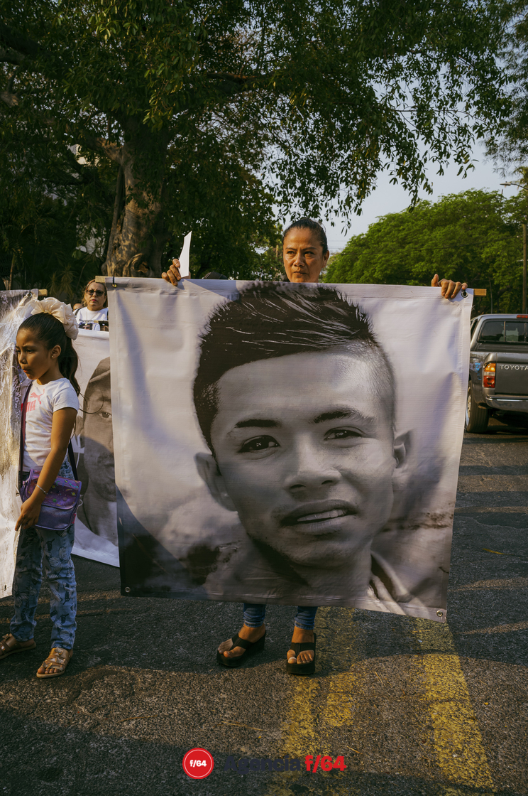 Como cada 10 de mayo, desde hace ya algunos años, las madres y familiares de personas desaparecidas salieron a marchar desde la Plaza de las y los desaparecidos en Av. Gral. Pedro Galván, hacia el jardín Libertad, en el primer cuadro de la capital Colimense.