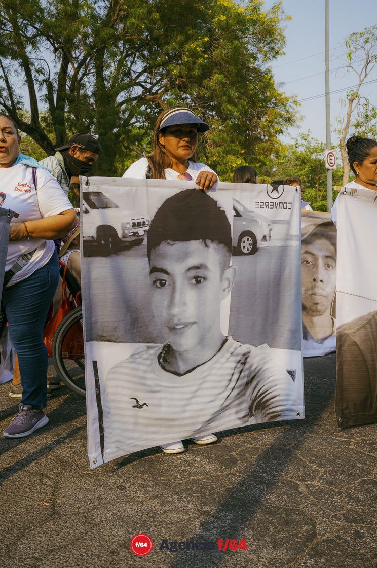 Como cada 10 de mayo, desde hace ya algunos años, las madres y familiares de personas desaparecidas salieron a marchar desde la Plaza de las y los desaparecidos en Av. Gral. Pedro Galván, hacia el jardín Libertad, en el primer cuadro de la capital Colimense.