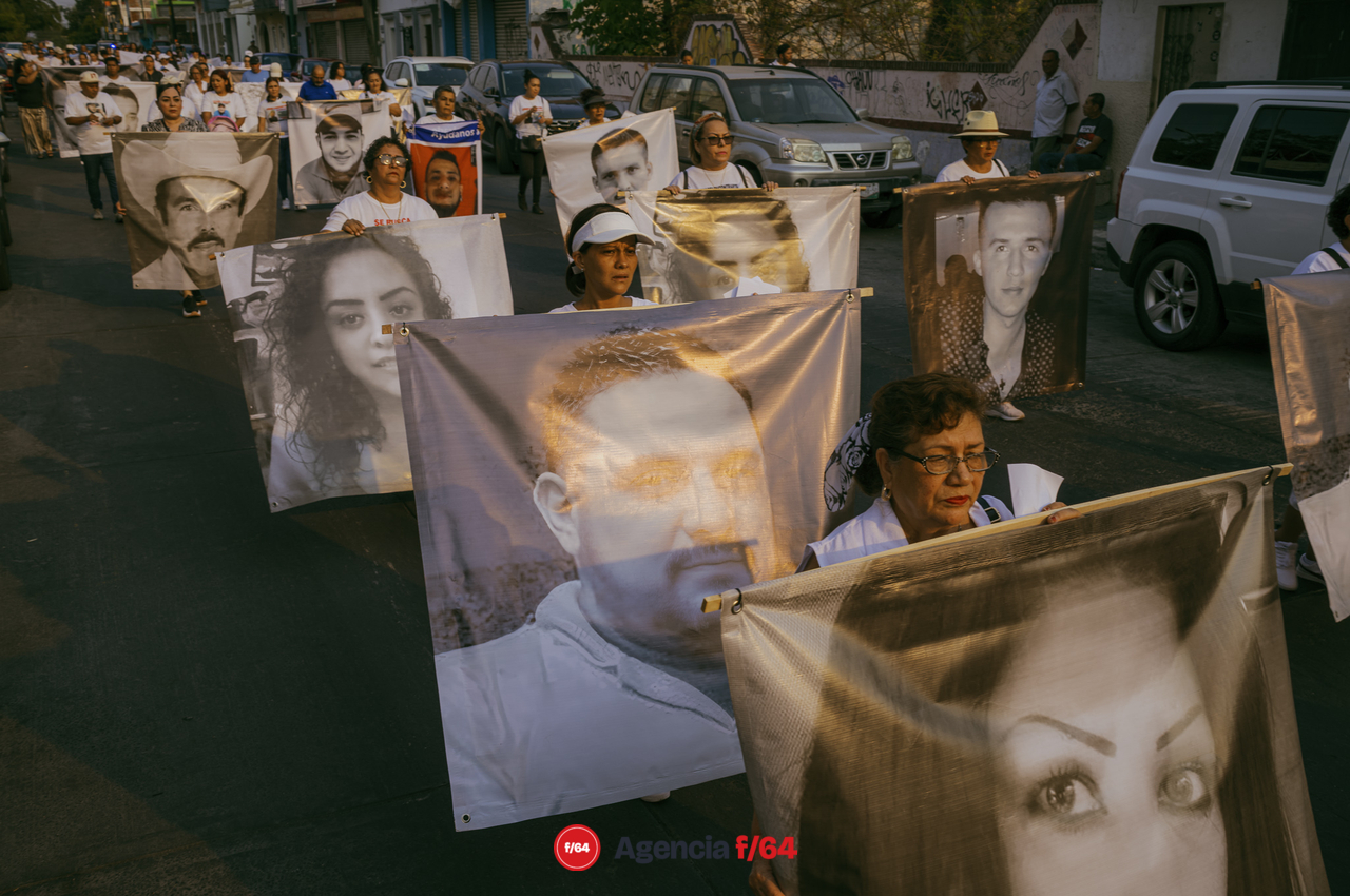 Como cada 10 de mayo, desde hace ya algunos años, las madres y familiares de personas desaparecidas salieron a marchar desde la Plaza de las y los desaparecidos en Av. Gral. Pedro Galván, hacia el jardín Libertad, en el primer cuadro de la capital Colimense.