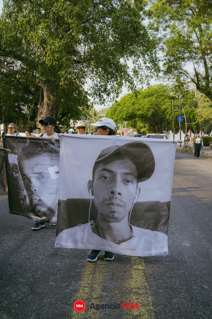 Como cada 10 de mayo, desde hace ya algunos años, las madres y familiares de personas desaparecidas salieron a marchar desde la Plaza de las y los desaparecidos en Av. Gral. Pedro Galván, hacia el jardín Libertad, en el primer cuadro de la capital Colimense.