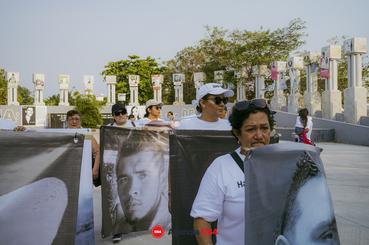 Como cada 10 de mayo, desde hace ya algunos años, las madres y familiares de personas desaparecidas salieron a marchar desde la Plaza de las y los desaparecidos en Av. Gral. Pedro Galván, hacia el jardín Libertad, en el primer cuadro de la capital Colimense.