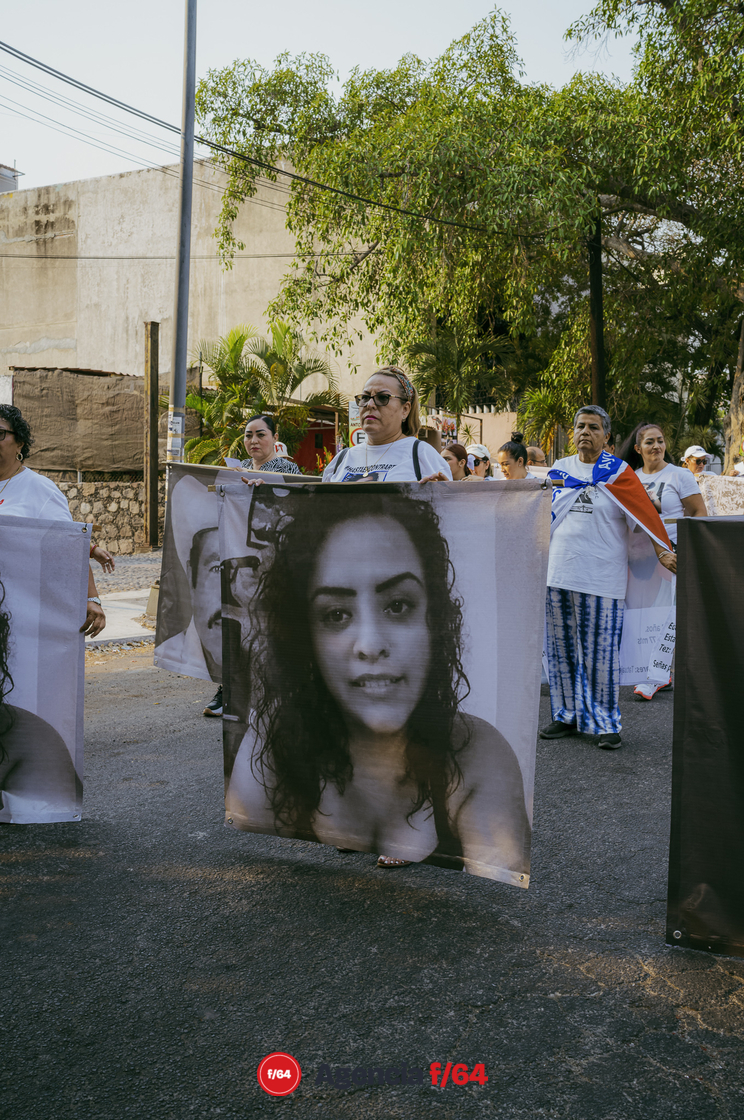 Como cada 10 de mayo, desde hace ya algunos años, las madres y familiares de personas desaparecidas salieron a marchar desde la Plaza de las y los desaparecidos en Av. Gral. Pedro Galván, hacia el jardín Libertad, en el primer cuadro de la capital Colimense.