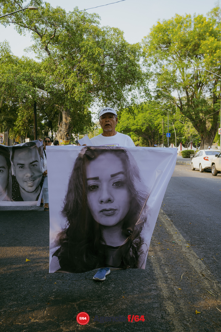 Como cada 10 de mayo, desde hace ya algunos años, las madres y familiares de personas desaparecidas salieron a marchar desde la Plaza de las y los desaparecidos en Av. Gral. Pedro Galván, hacia el jardín Libertad, en el primer cuadro de la capital Colimense.