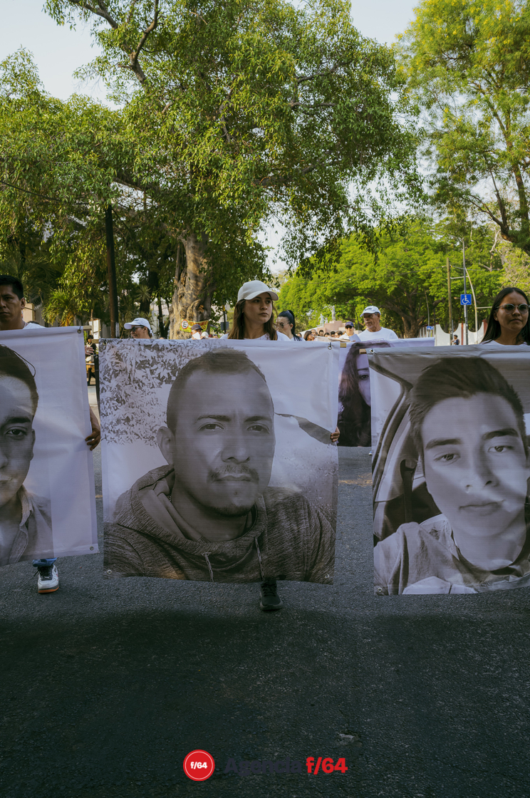 Como cada 10 de mayo, desde hace ya algunos años, las madres y familiares de personas desaparecidas salieron a marchar desde la Plaza de las y los desaparecidos en Av. Gral. Pedro Galván, hacia el jardín Libertad, en el primer cuadro de la capital Colimense.