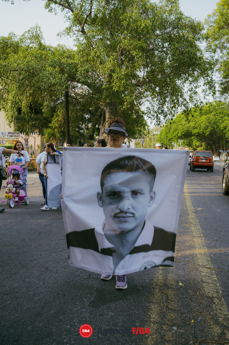Como cada 10 de mayo, desde hace ya algunos años, las madres y familiares de personas desaparecidas salieron a marchar desde la Plaza de las y los desaparecidos en Av. Gral. Pedro Galván, hacia el jardín Libertad, en el primer cuadro de la capital Colimense.