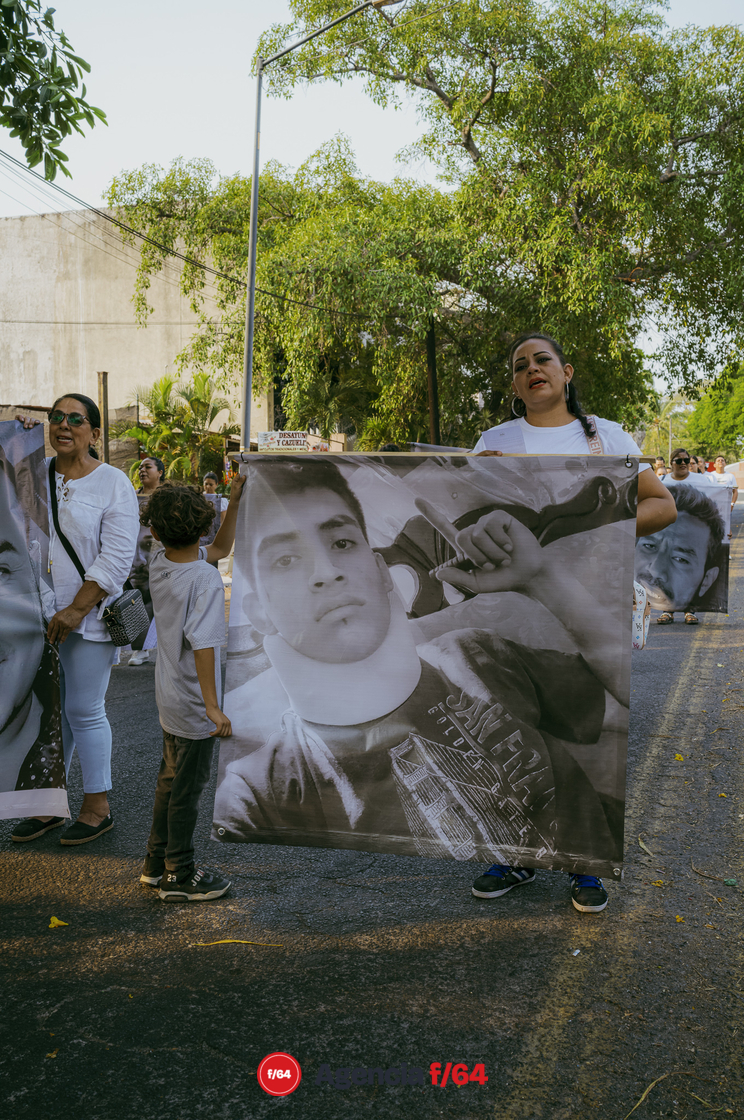 Como cada 10 de mayo, desde hace ya algunos años, las madres y familiares de personas desaparecidas salieron a marchar desde la Plaza de las y los desaparecidos en Av. Gral. Pedro Galván, hacia el jardín Libertad, en el primer cuadro de la capital Colimense.