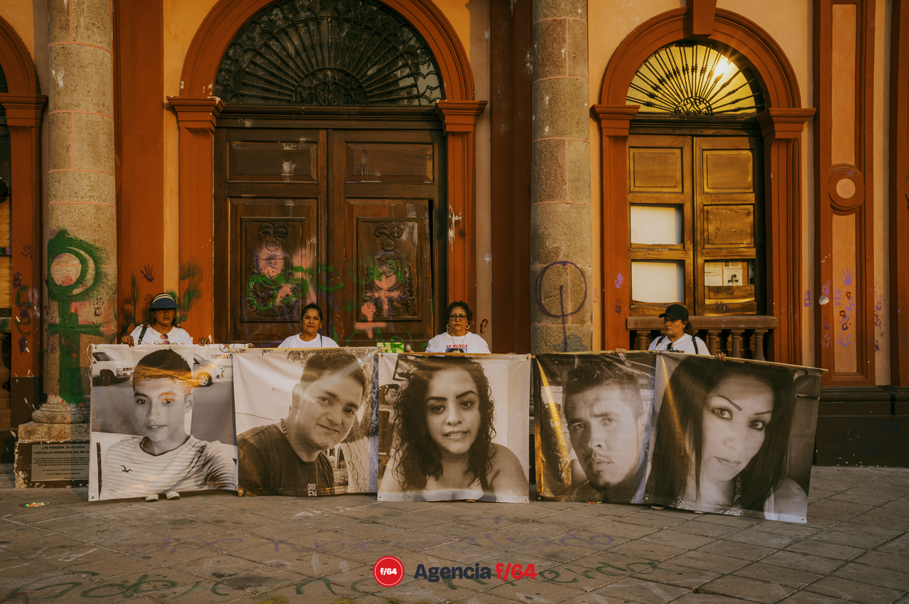 Como cada 10 de mayo, desde hace ya algunos años, las madres y familiares de personas desaparecidas salieron a marchar desde la Plaza de las y los desaparecidos en Av. Gral. Pedro Galván, hacia el jardín Libertad, en el primer cuadro de la capital Colimense.
