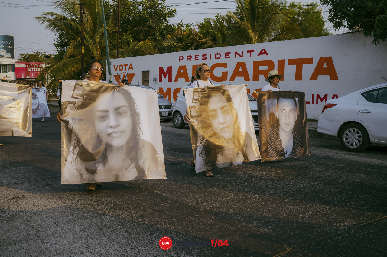 Como cada 10 de mayo, desde hace ya algunos años, las madres y familiares de personas desaparecidas salieron a marchar desde la Plaza de las y los desaparecidos en Av. Gral. Pedro Galván, hacia el jardín Libertad, en el primer cuadro de la capital Colimense.