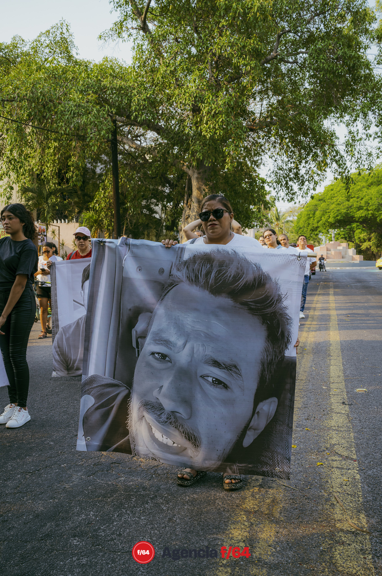 Como cada 10 de mayo, desde hace ya algunos años, las madres y familiares de personas desaparecidas salieron a marchar desde la Plaza de las y los desaparecidos en Av. Gral. Pedro Galván, hacia el jardín Libertad, en el primer cuadro de la capital Colimense.
