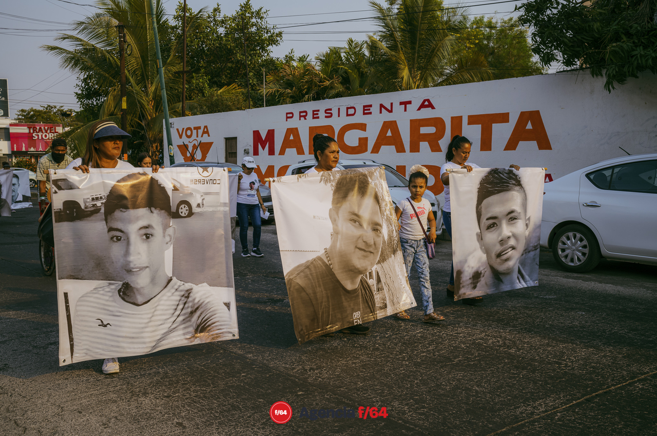 Como cada 10 de mayo, desde hace ya algunos años, las madres y familiares de personas desaparecidas salieron a marchar desde la Plaza de las y los desaparecidos en Av. Gral. Pedro Galván, hacia el jardín Libertad, en el primer cuadro de la capital Colimense.