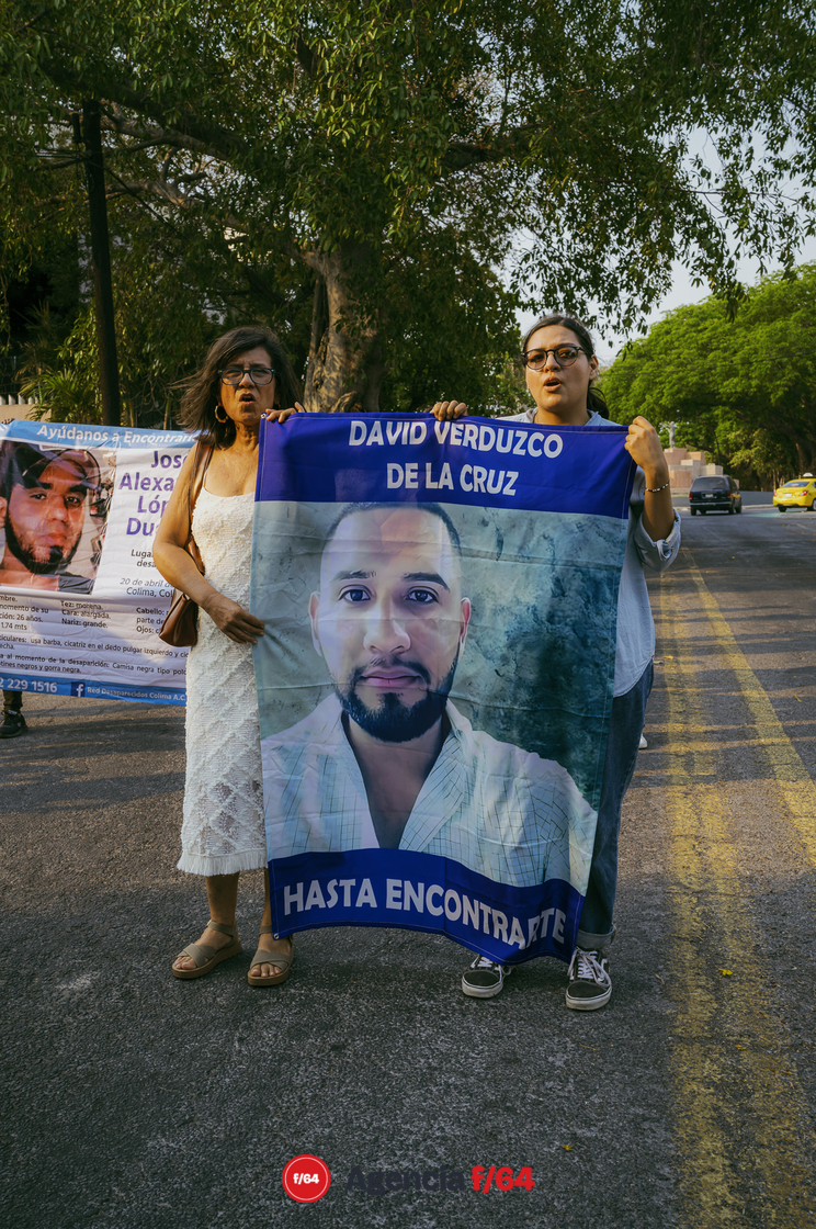 Como cada 10 de mayo, desde hace ya algunos años, las madres y familiares de personas desaparecidas salieron a marchar desde la Plaza de las y los desaparecidos en Av. Gral. Pedro Galván, hacia el jardín Libertad, en el primer cuadro de la capital Colimense.
