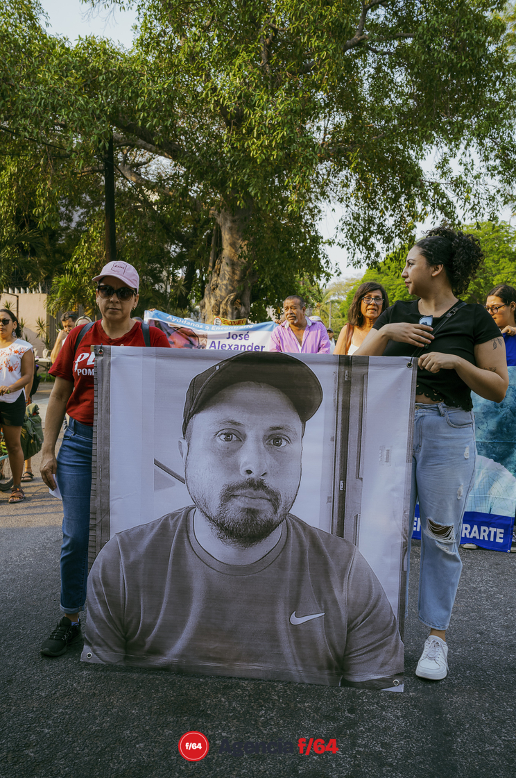 Como cada 10 de mayo, desde hace ya algunos años, las madres y familiares de personas desaparecidas salieron a marchar desde la Plaza de las y los desaparecidos en Av. Gral. Pedro Galván, hacia el jardín Libertad, en el primer cuadro de la capital Colimense.