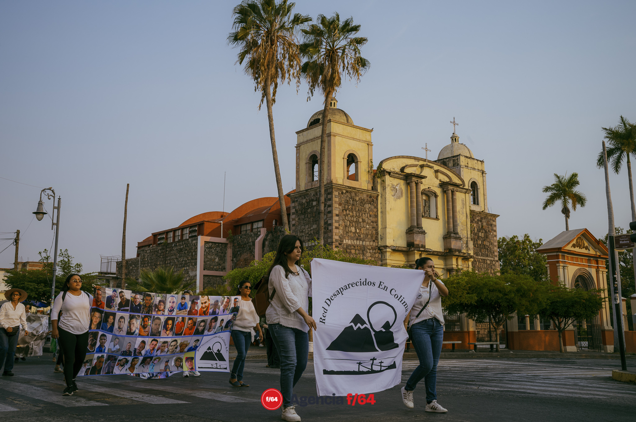 Como cada 10 de mayo, desde hace ya algunos años, las madres y familiares de personas desaparecidas salieron a marchar desde la Plaza de las y los desaparecidos en Av. Gral. Pedro Galván, hacia el jardín Libertad, en el primer cuadro de la capital Colimense.