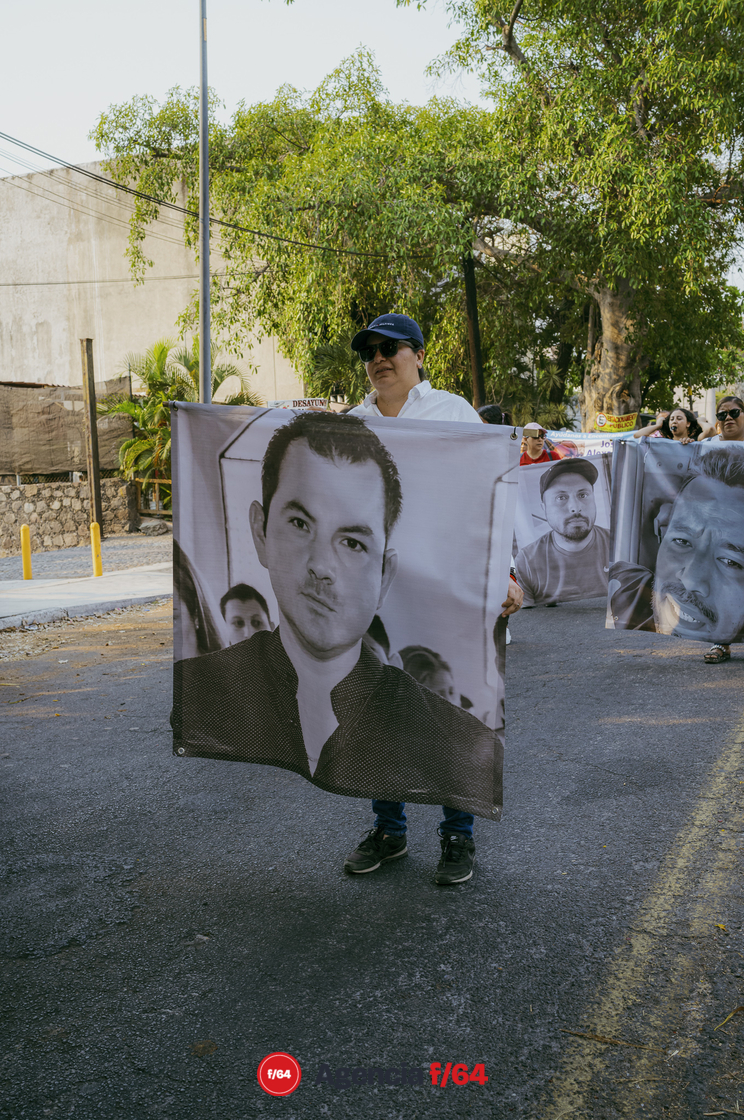 Como cada 10 de mayo, desde hace ya algunos años, las madres y familiares de personas desaparecidas salieron a marchar desde la Plaza de las y los desaparecidos en Av. Gral. Pedro Galván, hacia el jardín Libertad, en el primer cuadro de la capital Colimense.