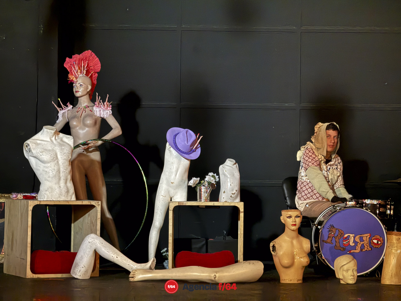 Raro: un mundo desde lo invisible.
Colectivo Teatral Pies Hinchados
34 Muestra Nacional de Teatro.
Teatro Experimental.
Guadalajara, Jalisco.