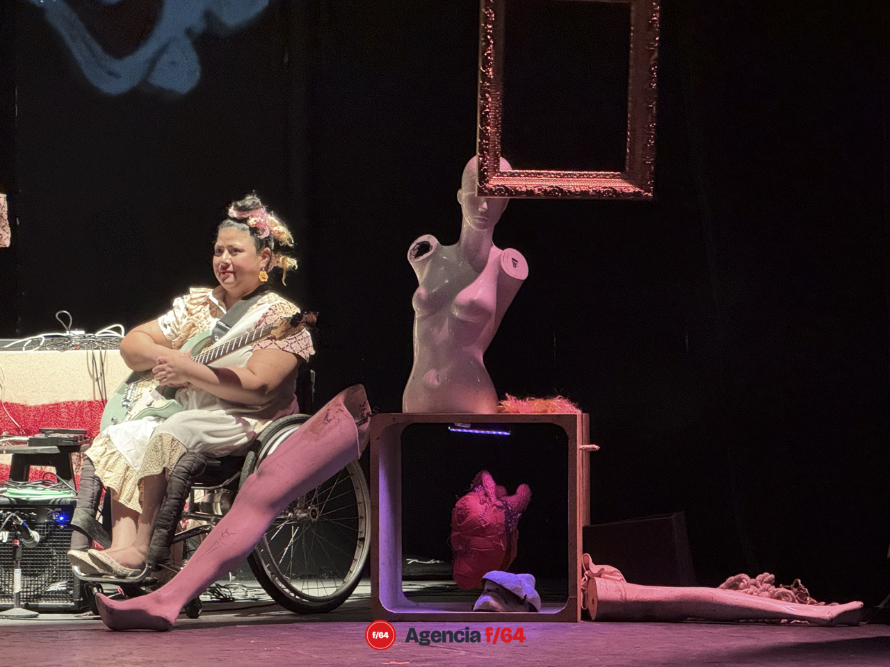 Raro: un mundo desde lo invisible.
Colectivo Teatral Pies Hinchados
34 Muestra Nacional de Teatro.
Teatro Experimental.
Guadalajara, Jalisco.