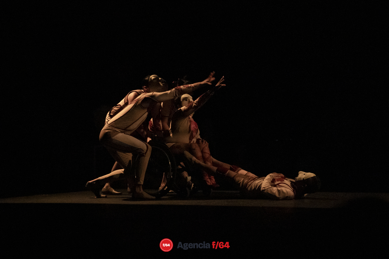 Raro: un mundo desde lo invisible.
Colectivo Teatral Pies Hinchados
34 Muestra Nacional de Teatro.
Teatro Experimental.
Guadalajara, Jalisco.