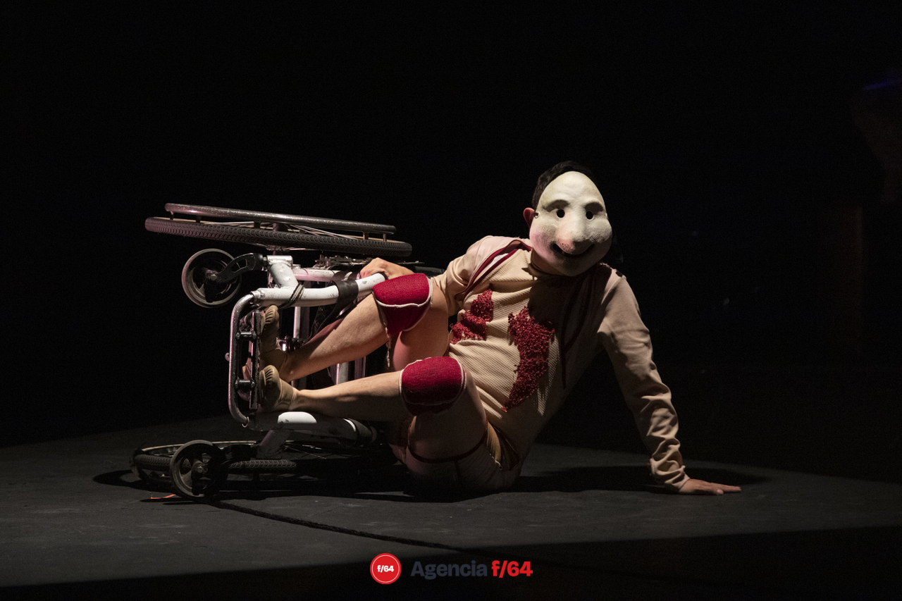 Raro: un mundo desde lo invisible.
Colectivo Teatral Pies Hinchados
34 Muestra Nacional de Teatro.
Teatro Experimental.
Guadalajara, Jalisco.