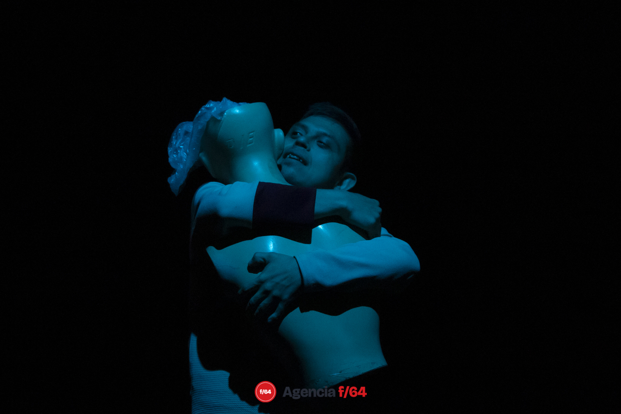 Raro: un mundo desde lo invisible.
Colectivo Teatral Pies Hinchados
34 Muestra Nacional de Teatro.
Teatro Experimental.
Guadalajara, Jalisco.