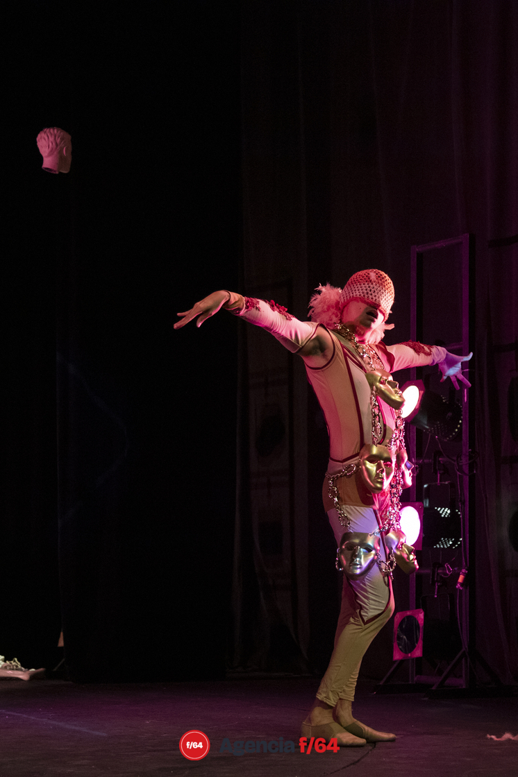 Raro: un mundo desde lo invisible.
Colectivo Teatral Pies Hinchados
34 Muestra Nacional de Teatro.
Teatro Experimental.
Guadalajara, Jalisco.