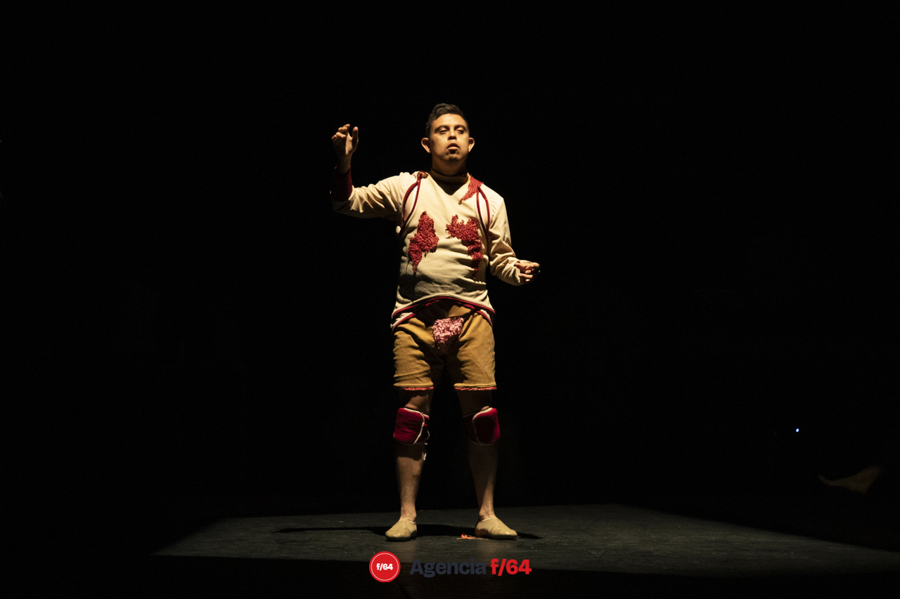 Raro: un mundo desde lo invisible.
Colectivo Teatral Pies Hinchados
34 Muestra Nacional de Teatro.
Teatro Experimental.
Guadalajara, Jalisco.