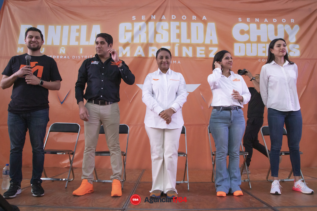 Arranque de campaña de MC.
Plaza del Pez Vela.
Manzanillo, Colima.