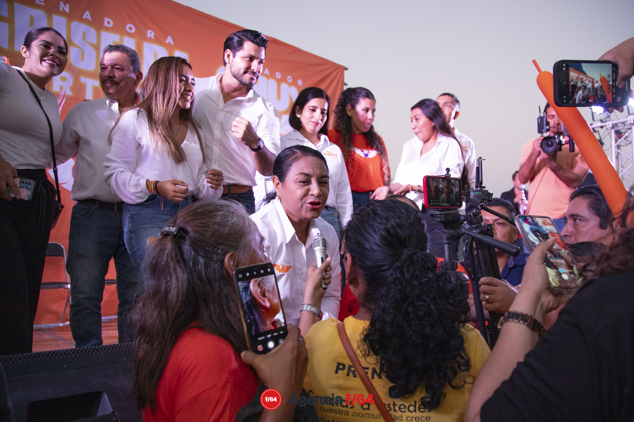 Arranque de campaña de MC.
Plaza del Pez Vela.
Manzanillo, Colima.