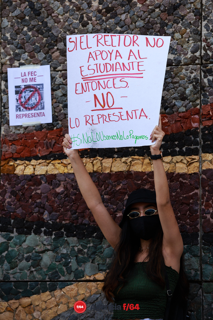 La no respuesta de la Universidad de Colima y el tratar de minimizar las demandas del Colectivo de Resistencia Estudiantil es lo mas reclamaron en esta segunda manifestación.