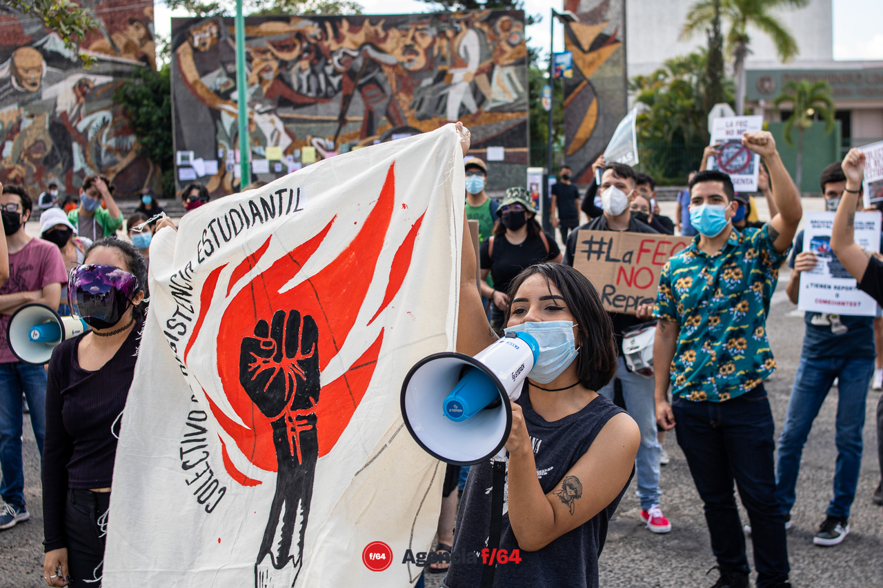 Al no tener respuesta de ninguna autoridad universitaria ni del Rector,  el contingente estudiantil se ubicó frente a la facultad de administración donde, de manera pacifica, pidieron se le permitiera a tres miembros del movimiento ingresar a las instalaciones de la UDC y poder hablar con el Rector. El acceso les les fue negado, argumentando que la entidad en este momento se encuentra en semáforo rojo debido a COVID-19
