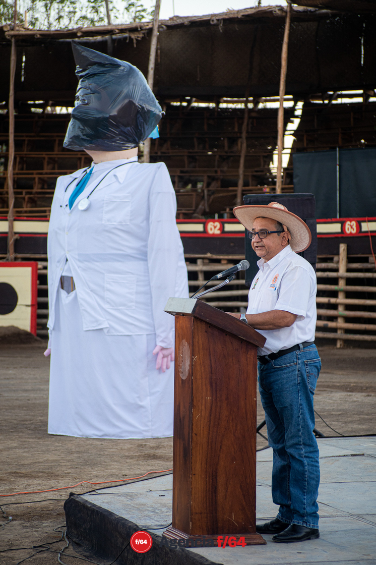 Felipe Cruz Calvario, Presidente Municipal de Villa de Álvarez, inaugurando los Festejos Charrotaurinos. 
