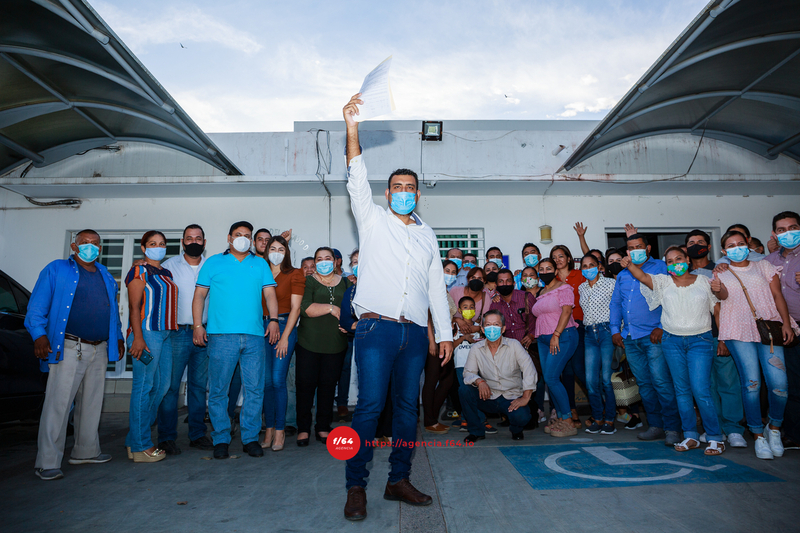 Rafael Mendoza, aspirante independiente, presentó firmas ante el IEE
