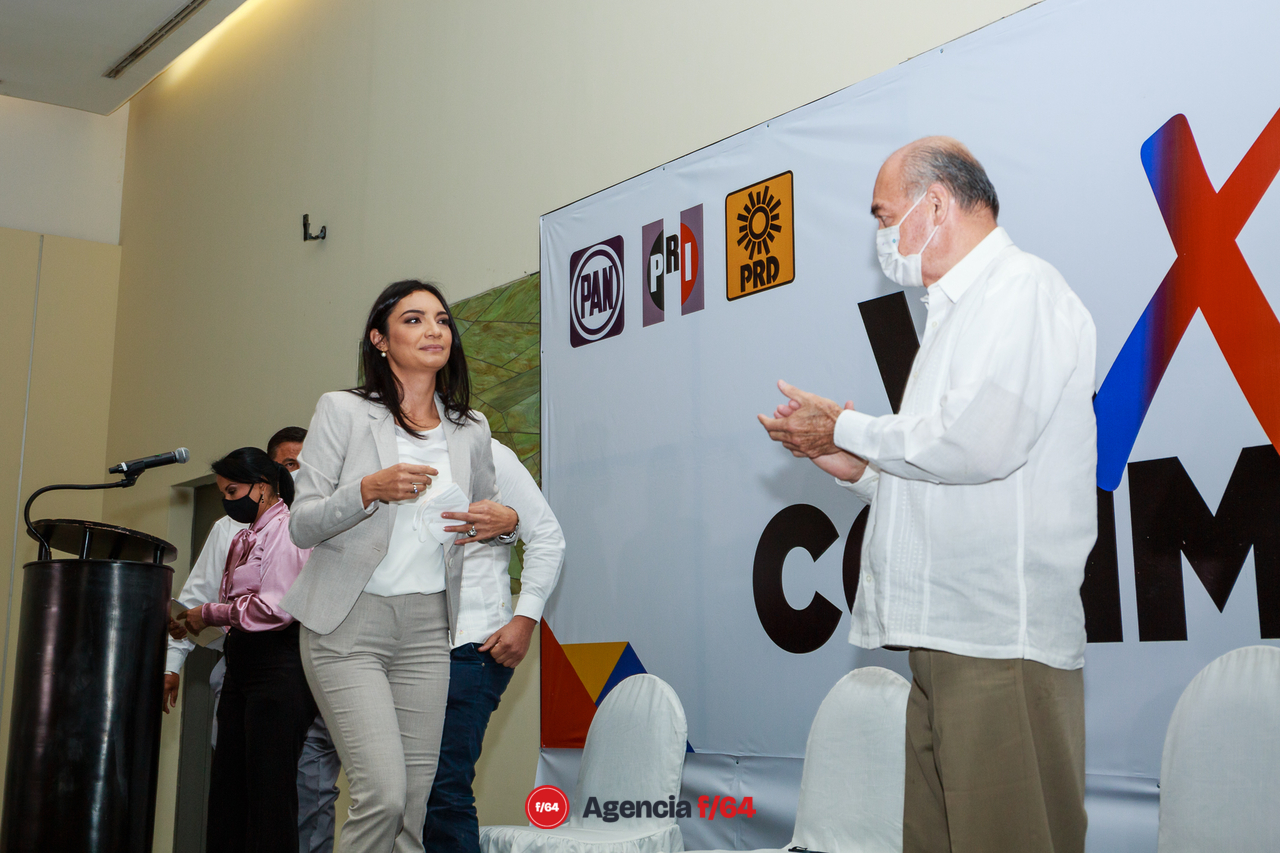 Mely Romero Celis en su discurso agradeció el apoyo de Arnoldo Ocho durante su carrera política.